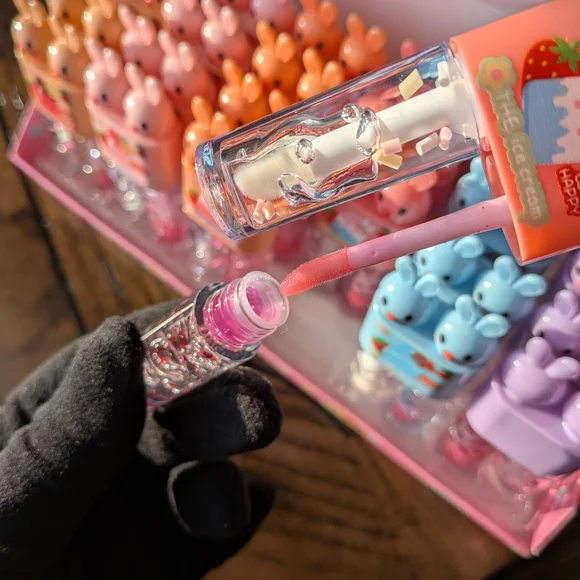 Cute Girls Moisturizing Lip Gloss, Fruity Glitter Lip Gloss (1pc) - Picture 4 of 5